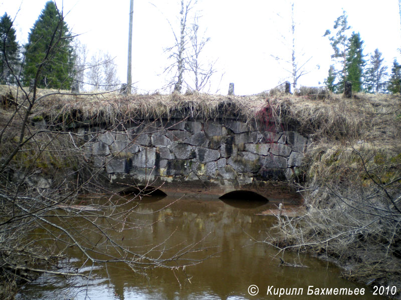 Водопропускная труба под старым руслом Сайменского канала