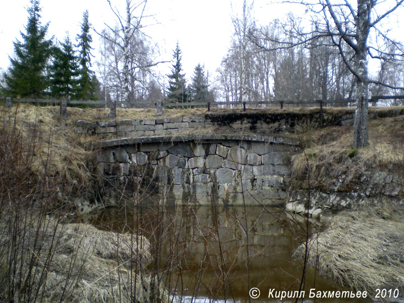 Водопропускная труба под старым руслом Сайменского канала