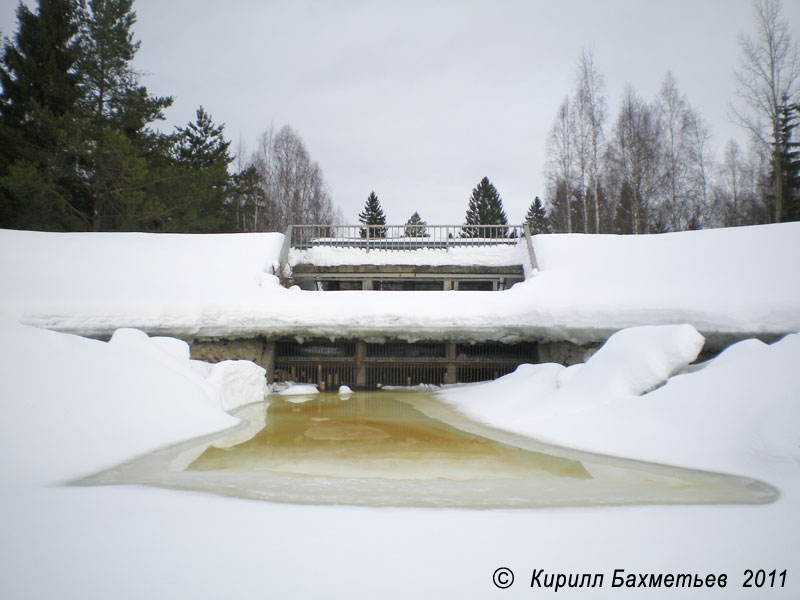 Плотина между новым и старым руслом Сайменского канала