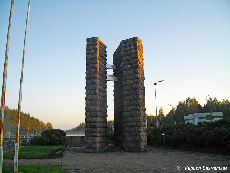 Памятник в честь реконструкции Сайменского канала 1963 – 1968 годов